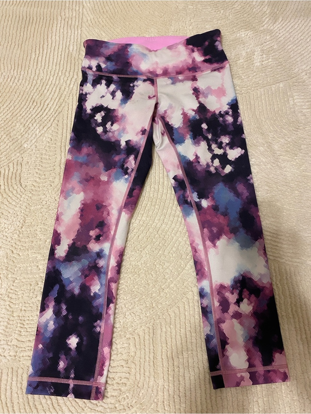 Lululemon Size 4 Blooming Pixel Multi Wunder Under Crop in GUC